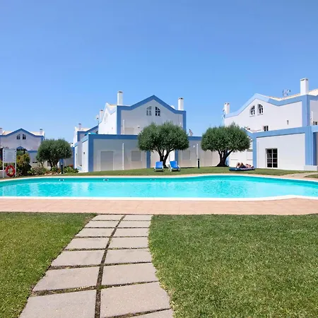 Alto Do Perogil Pool 塔维拉