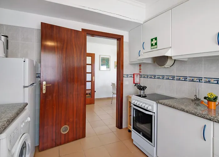 Alto Do Perogil Pool 塔维拉