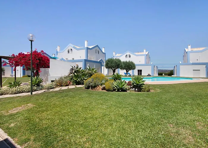 Alto Do Perogil Pool 塔维拉